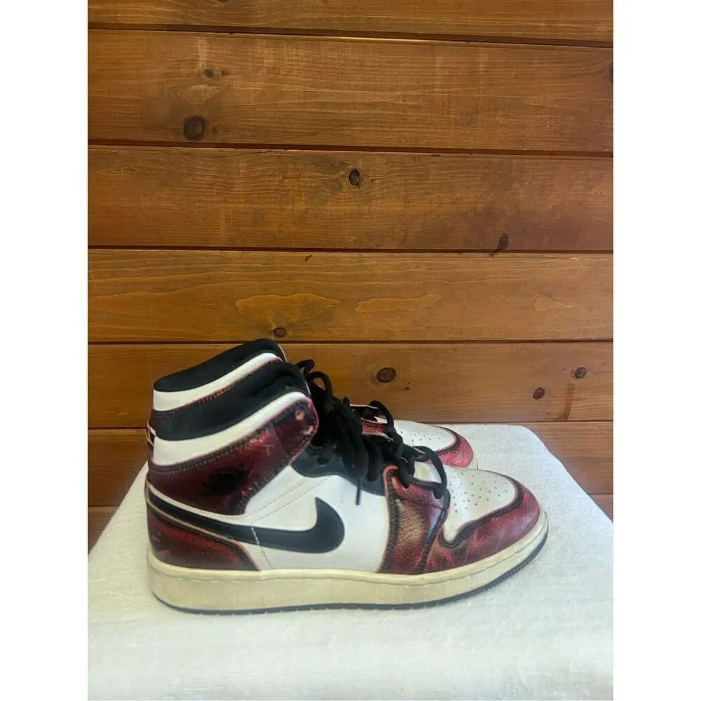 Nike Air Jordan 1 SE Mid Wear-Away Youth Sz 6 FB0567-006 Red/Black/ White Shoe